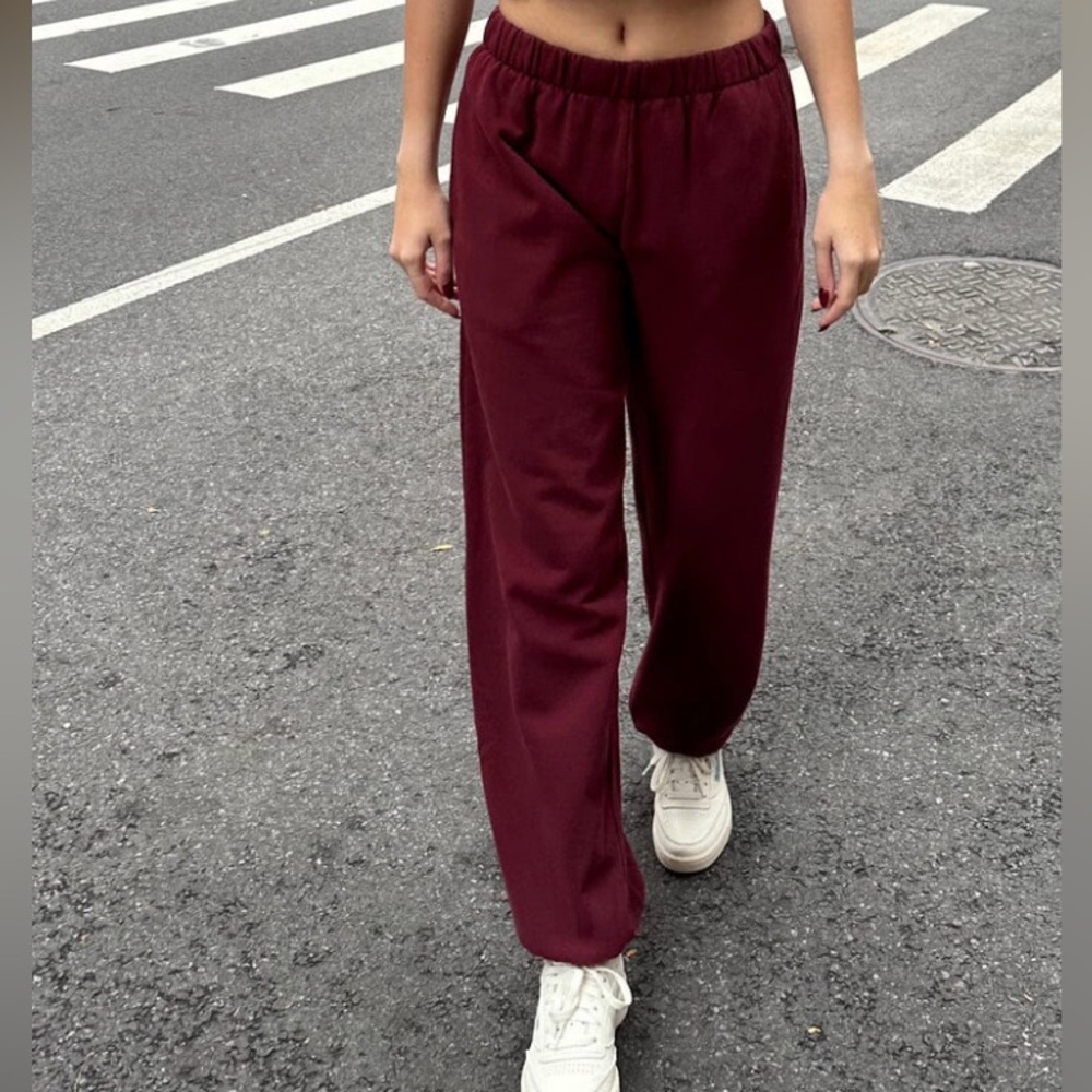 EXCELLENT USED CONDITION Brandy Melville Rosa sweatpants red